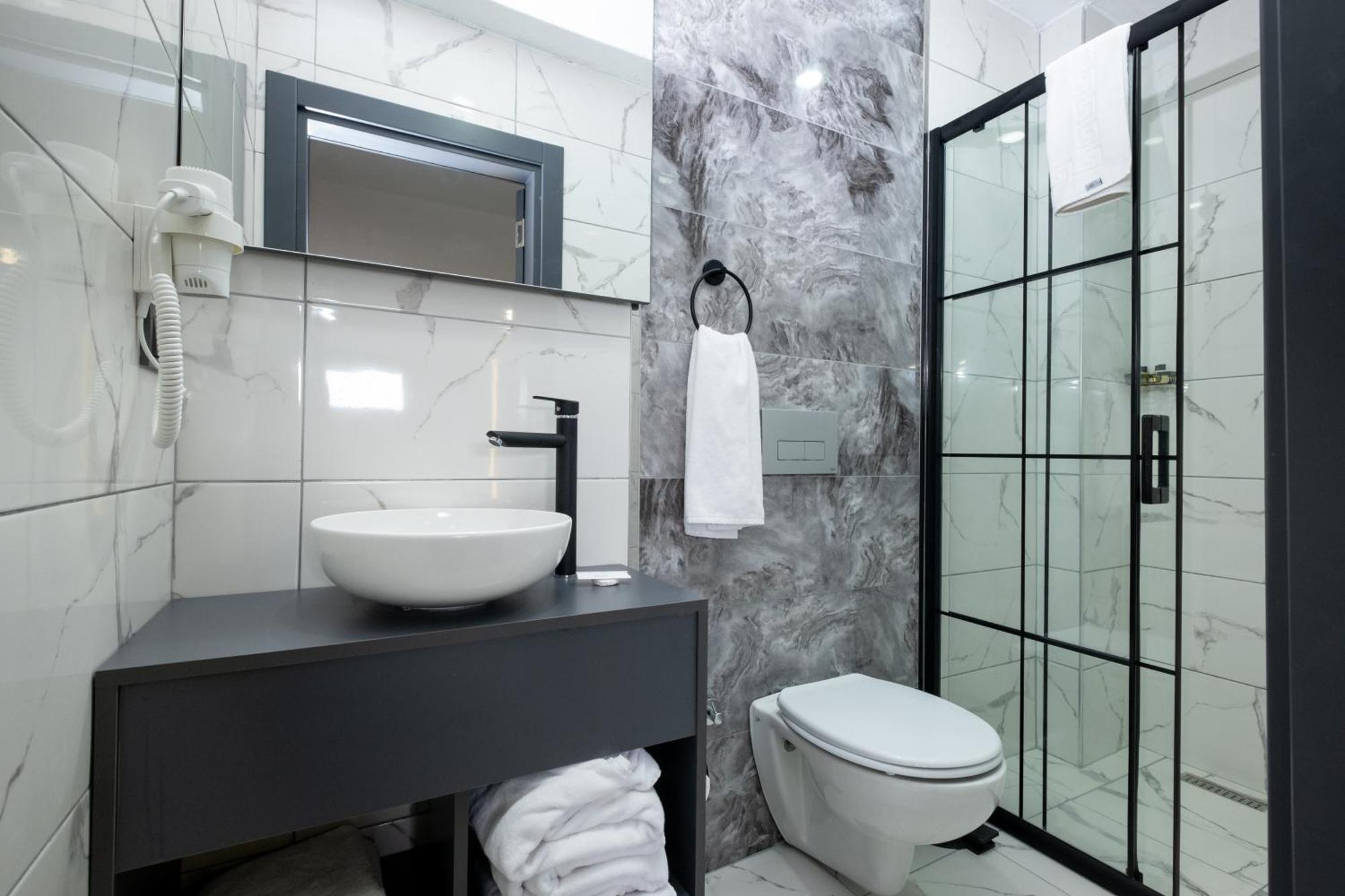 Fly Point Airport Hotel 3*